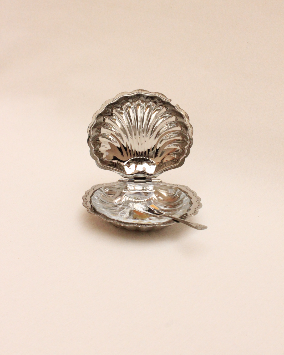 BUTTER SHELL DISH