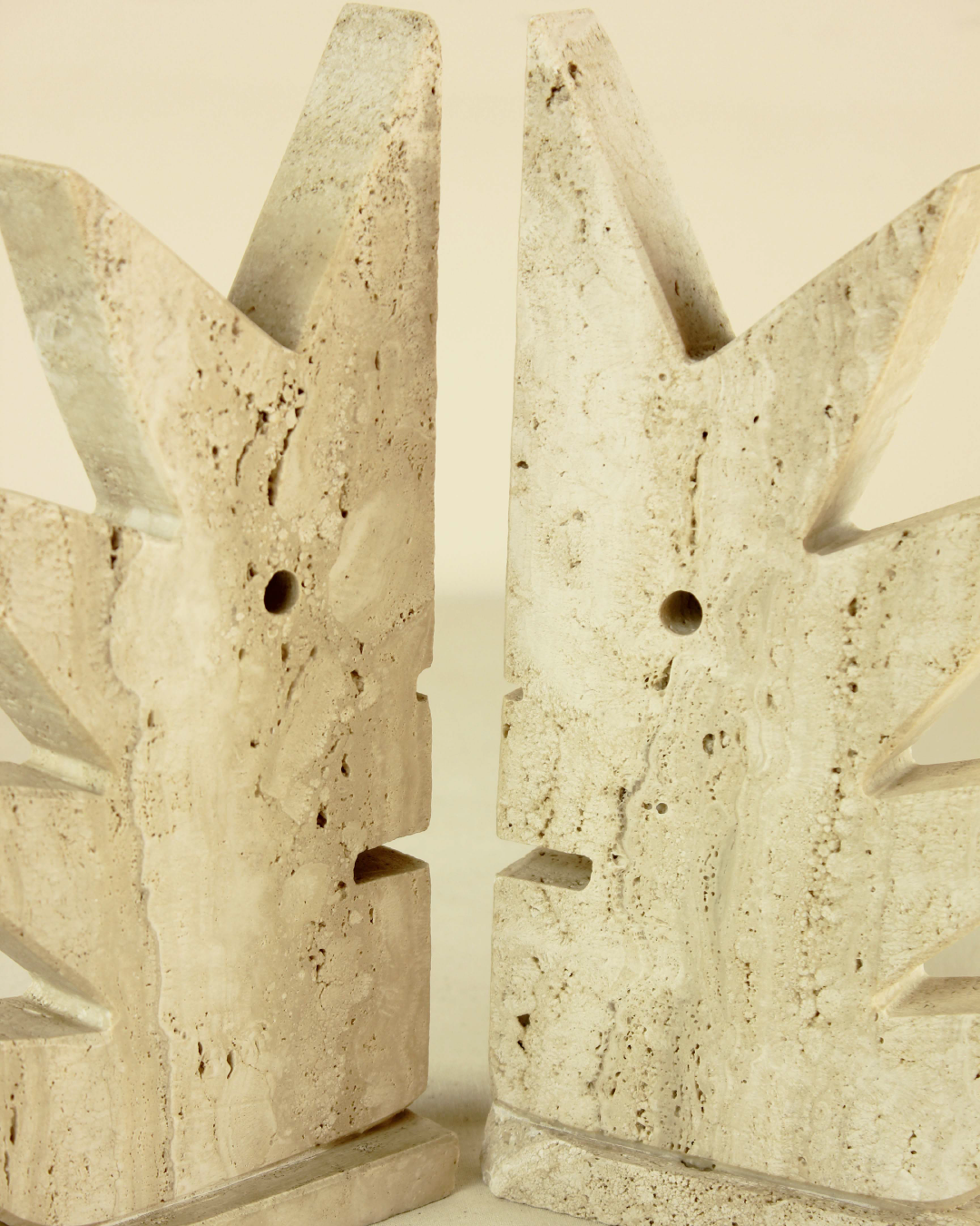 Sujeta libros Marmol Travertino