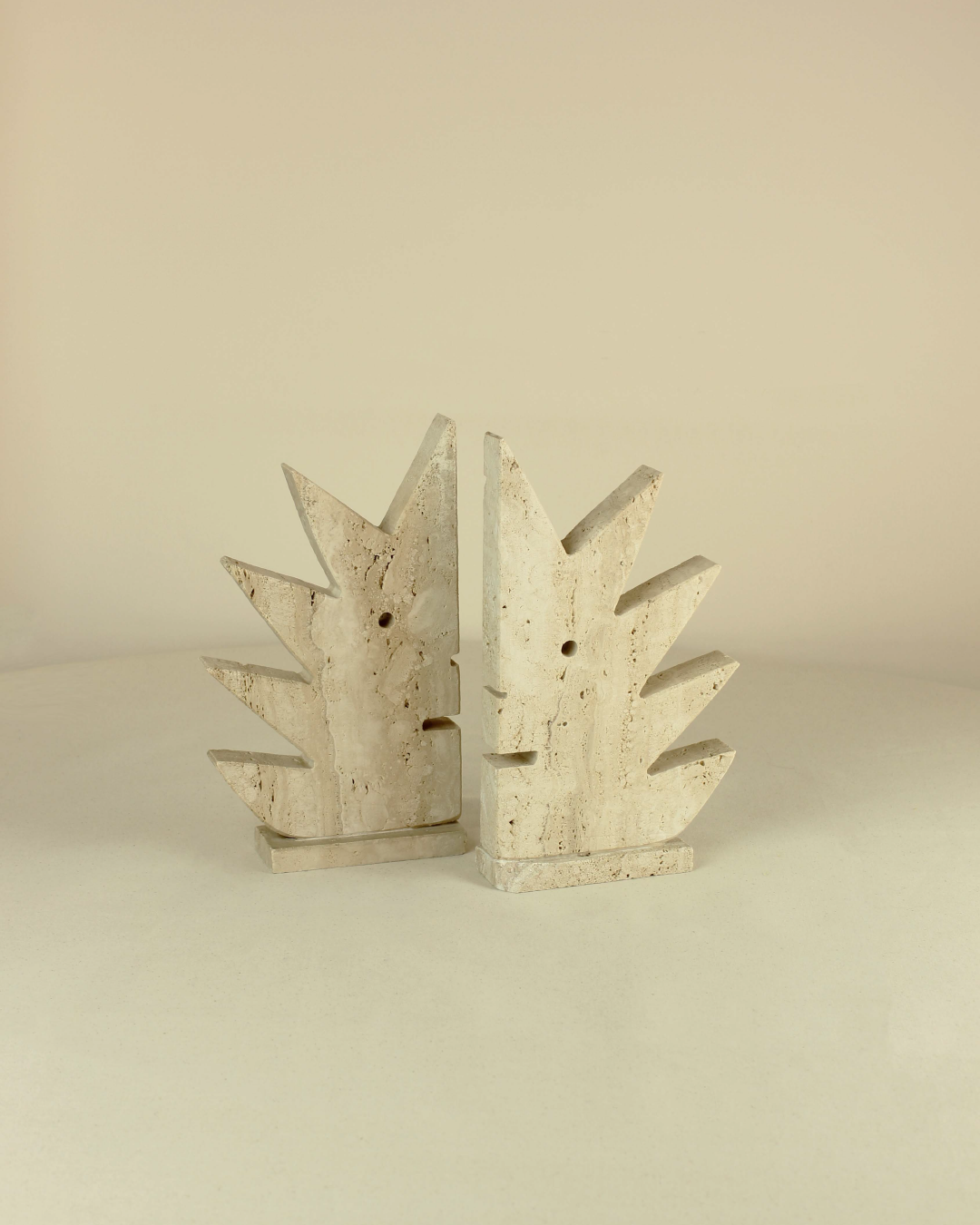 Sujeta libros Marmol Travertino