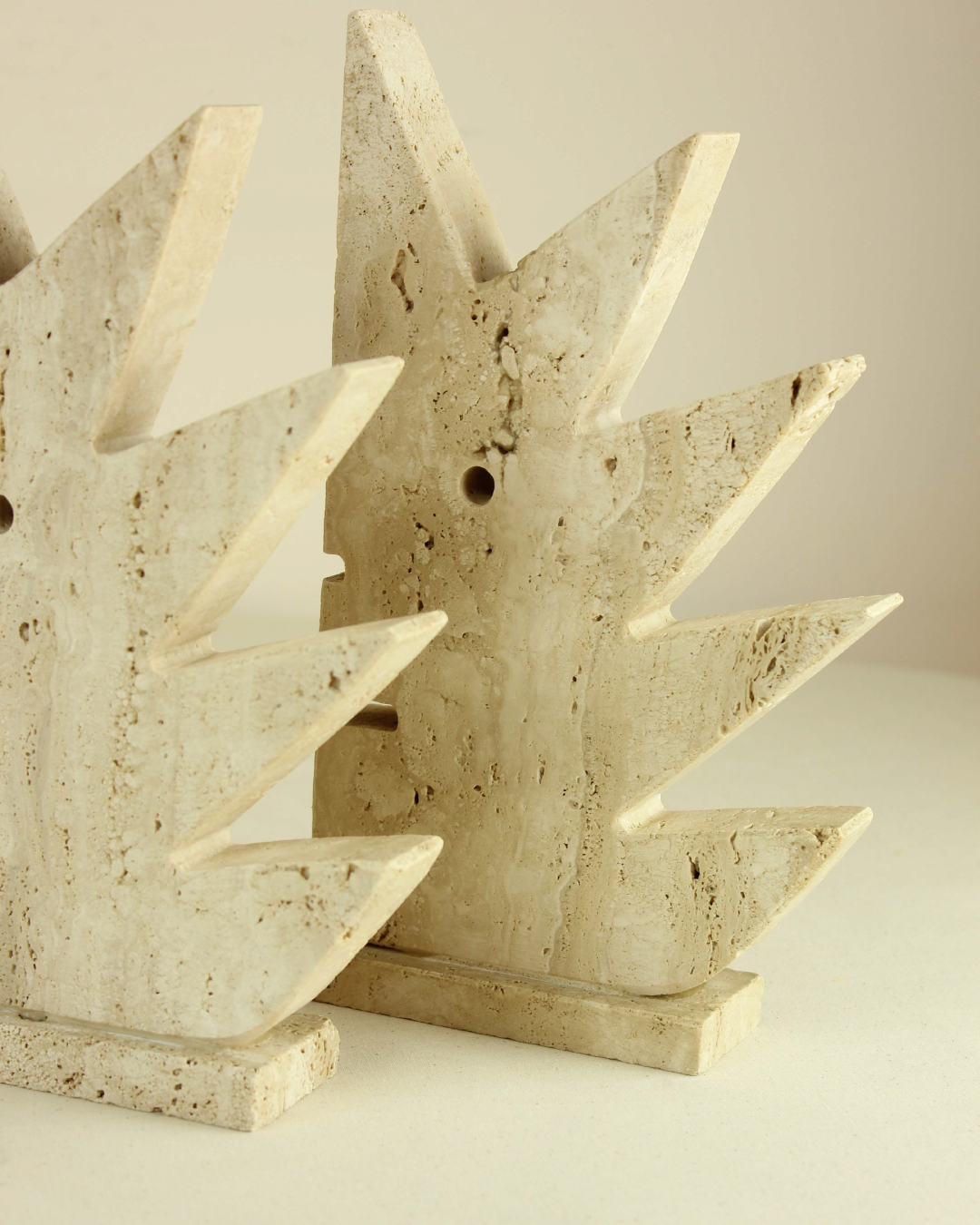 Sujeta libros Marmol Travertino