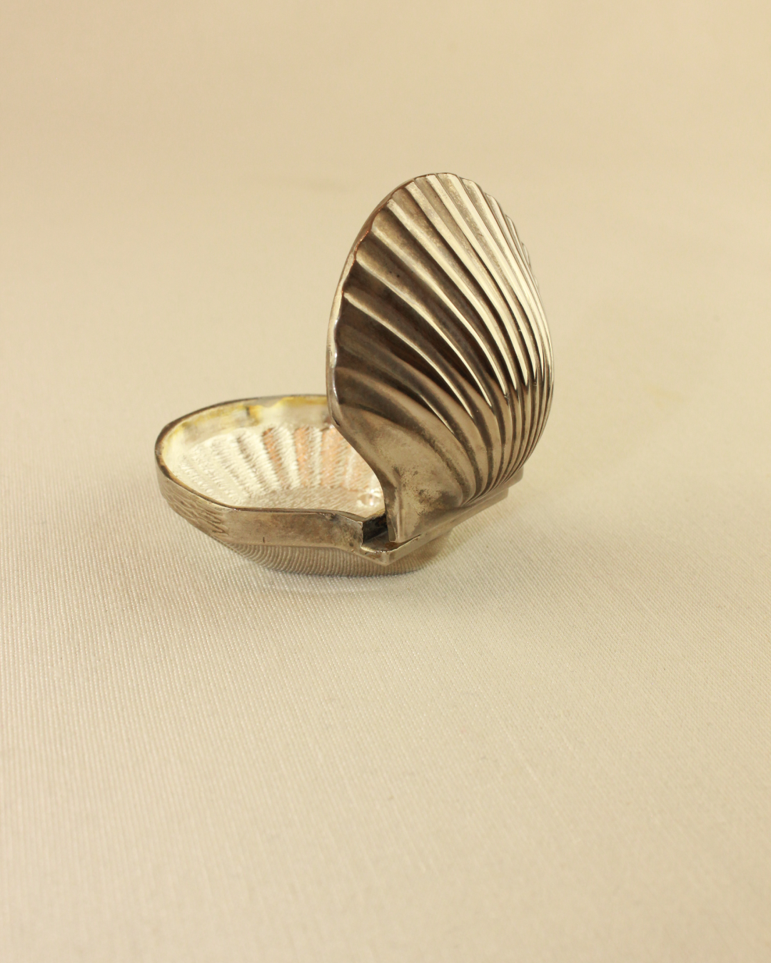 SHELL PILL BOX